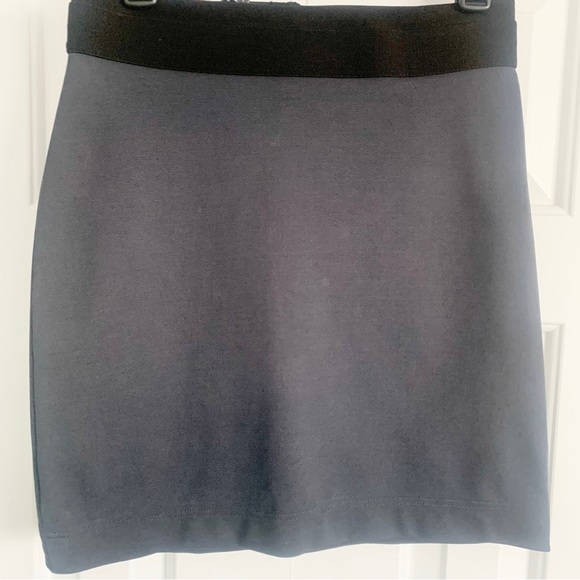 BCBGMAXARIA Women's Short Skirt - Picture 2 of 6